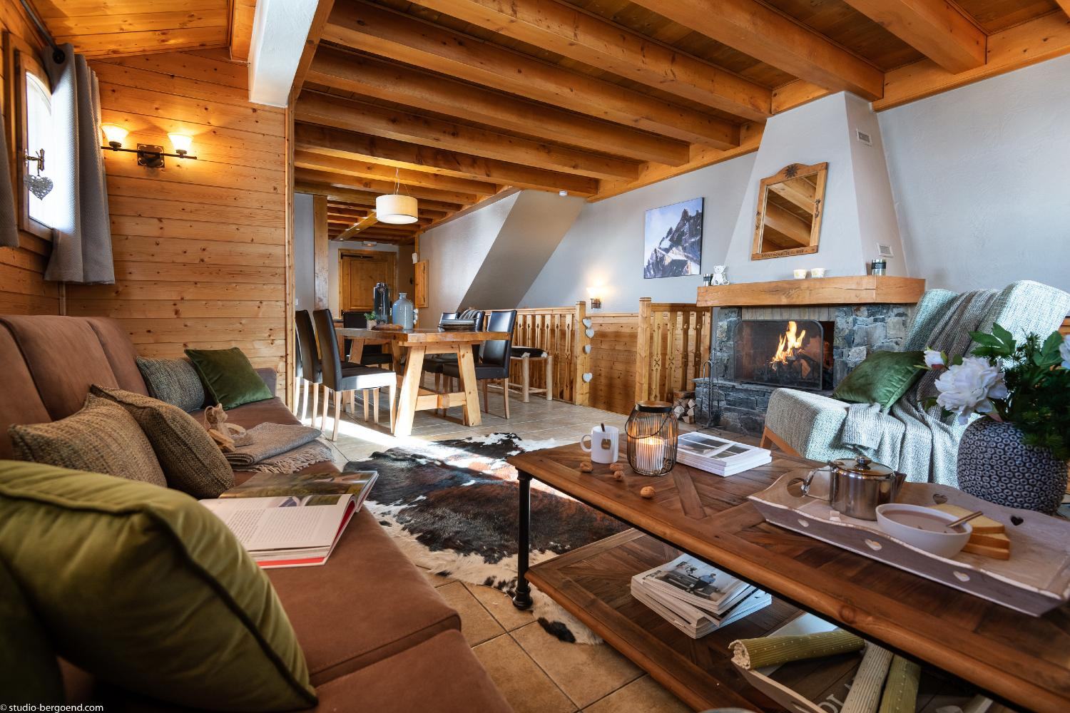 soleil1-apt14-5p8s-8pers-living-room-3-313486