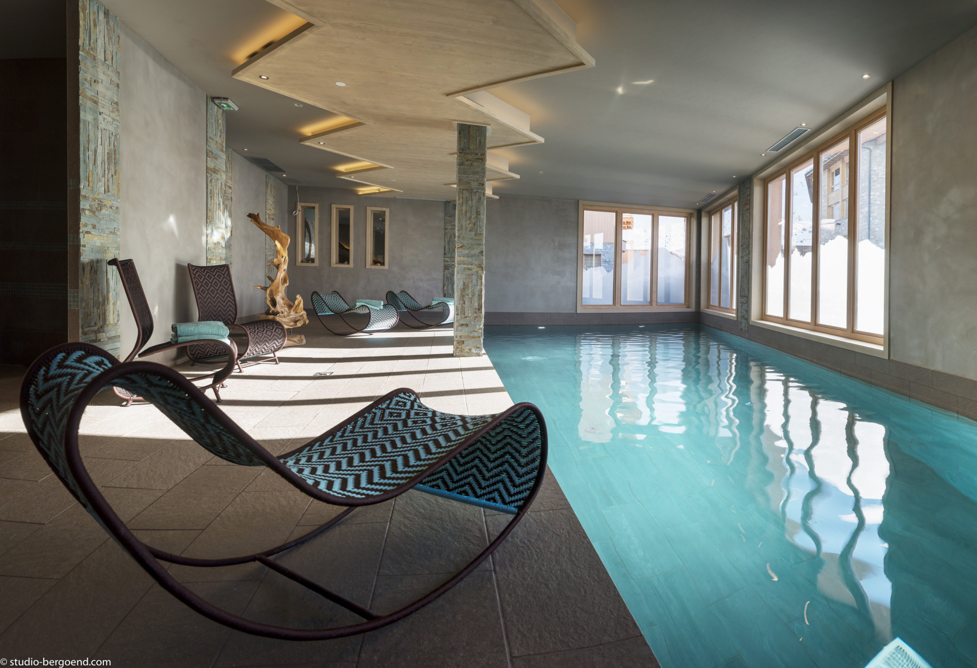 taos-tignes-swimming-area-326343