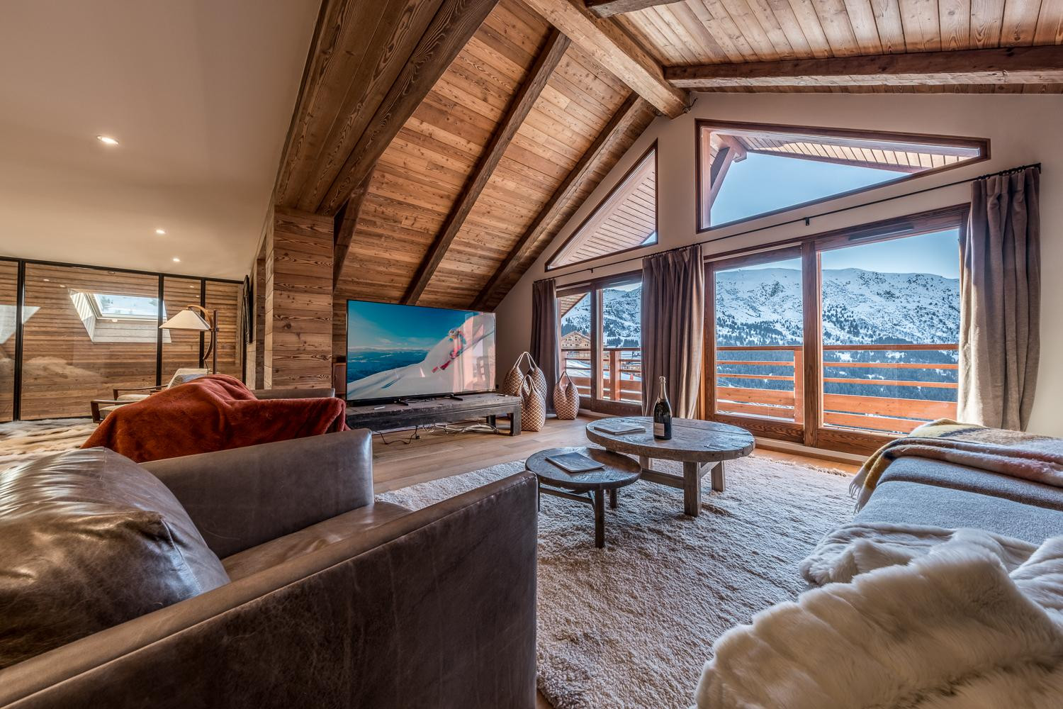 the-penthouse-of-yeti-meribe-lounge-1453619