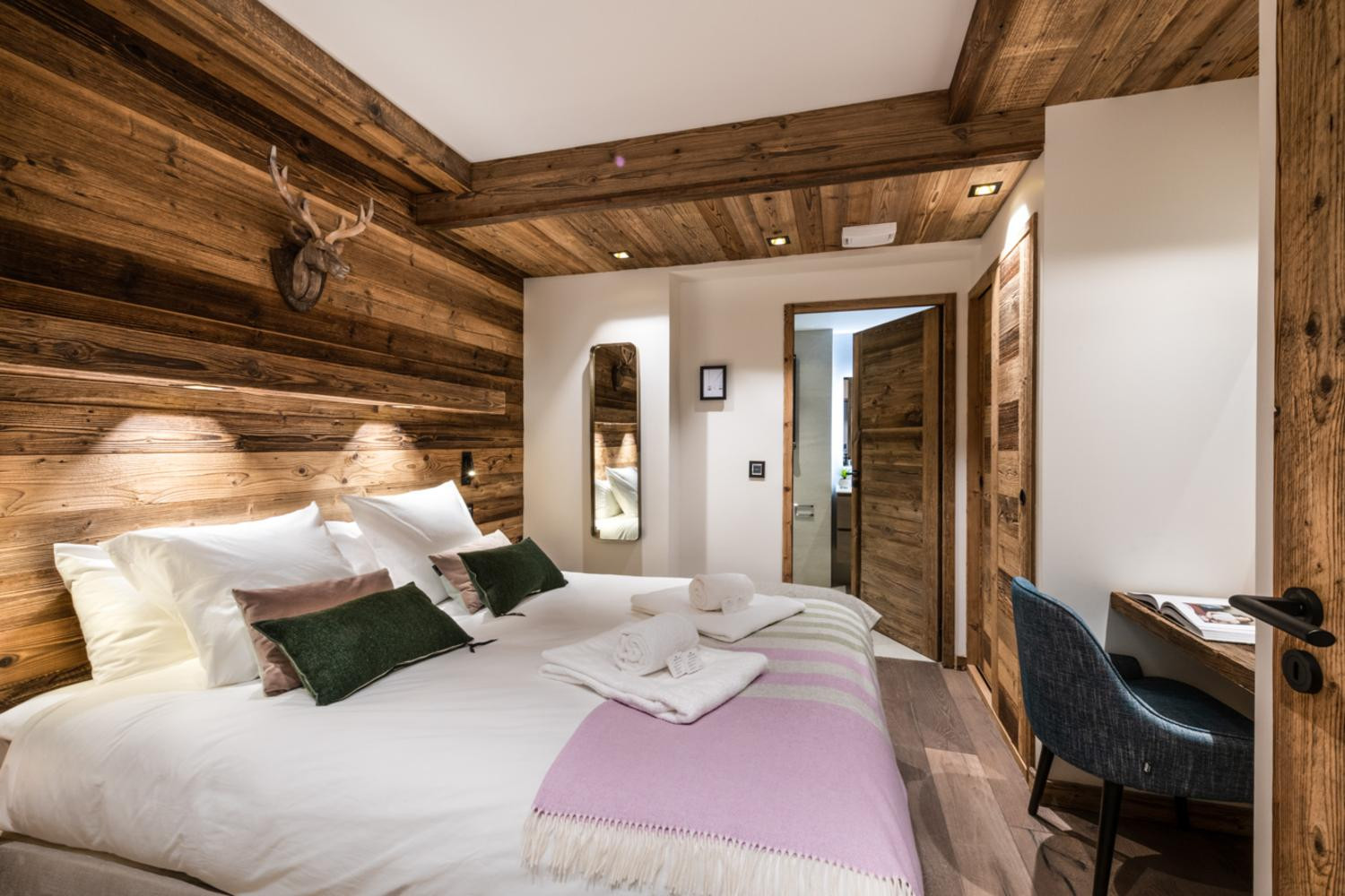 vail-lodge-val-disere-a02-060-760935