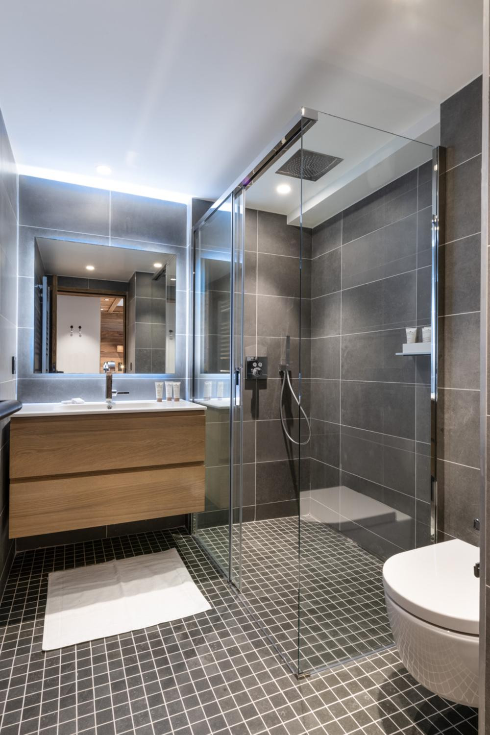 vail-lodge-val-disere-b12-034-761023