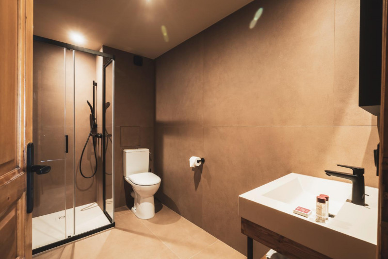 04-montagnettes-residence-sapiniere-menuires-3p6c-sallededouche-01-cande-2026-1450697