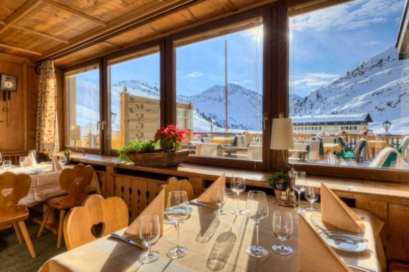 05-v2-scalewidthwzeymdbd-catered-chalet-arlberghoehe-sankt-christoph-eetzaal-met-uizicht-1462511 05-v2-scalewidthwzeymdbd-catered-chalet-arlberghoehe-sankt-christoph-eetzaal-met-uizicht-1462511