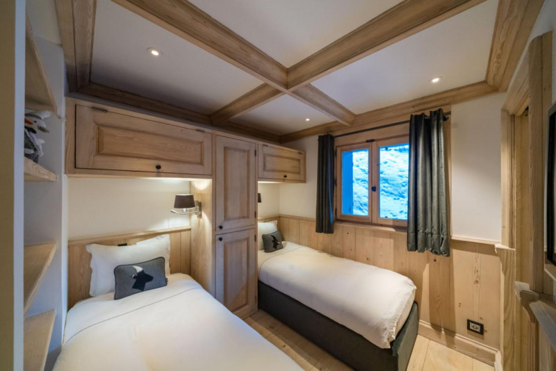 06321a4b-109d-42f2-bcb3-6be74e808fc1-1451321