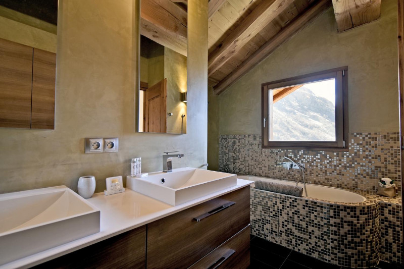 090c84bc-d489-4632-b07e-6619ff5e5b40-1451104