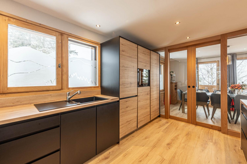 0dd952e2-f16a-43ca-931c-fd58649b61ce-1451666