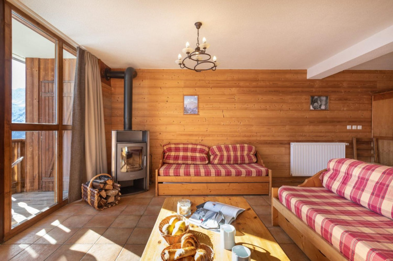 1-053-lesbalcons-apt357-10-12pers-c-reyboz-1462962