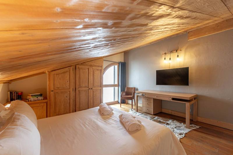 128a4c93-8b99-4259-aa5b-ddef4273562e-1451674