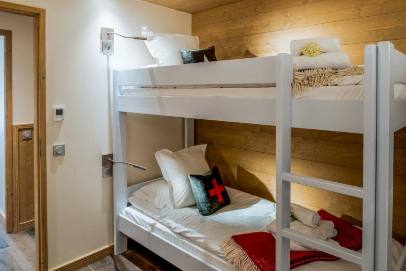 15mammoth-lodge-d11-043-1147853