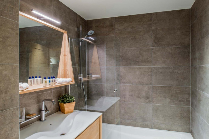 16mammoth-lodge-d11-046-1147854