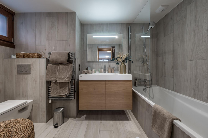 1a63e316-f00d-45bd-8387-97b20d0eb4d7-1451352