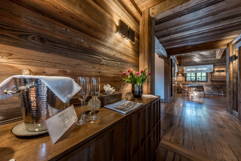 1dc92ebd-4193-4f55-94d5-c51abb5e6609-1451618