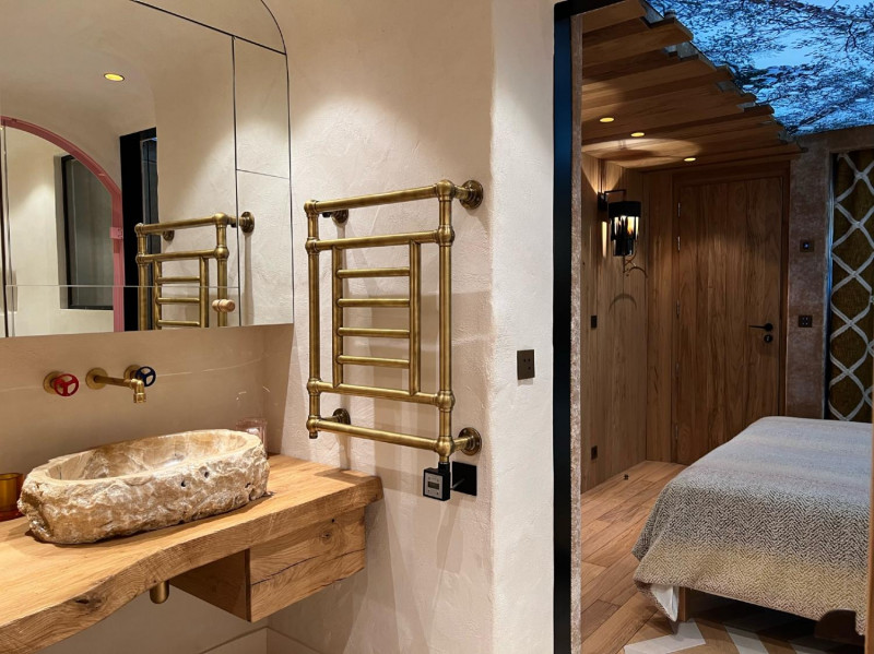 1ee6ceea-4f66-4477-acd5-5d497dae3305-1451856