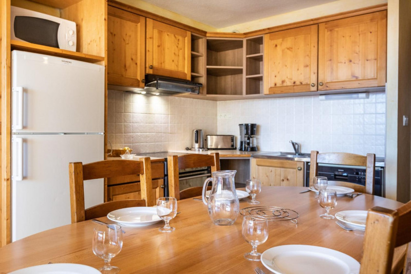 2-117-lesbalcons-apt824-6-8cpers-c-reyboz-1462848
