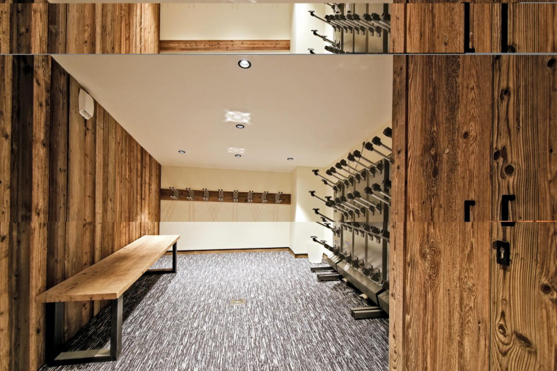 275920ec-b0e2-4b42-b1fa-1926ab9bdd46-1450764