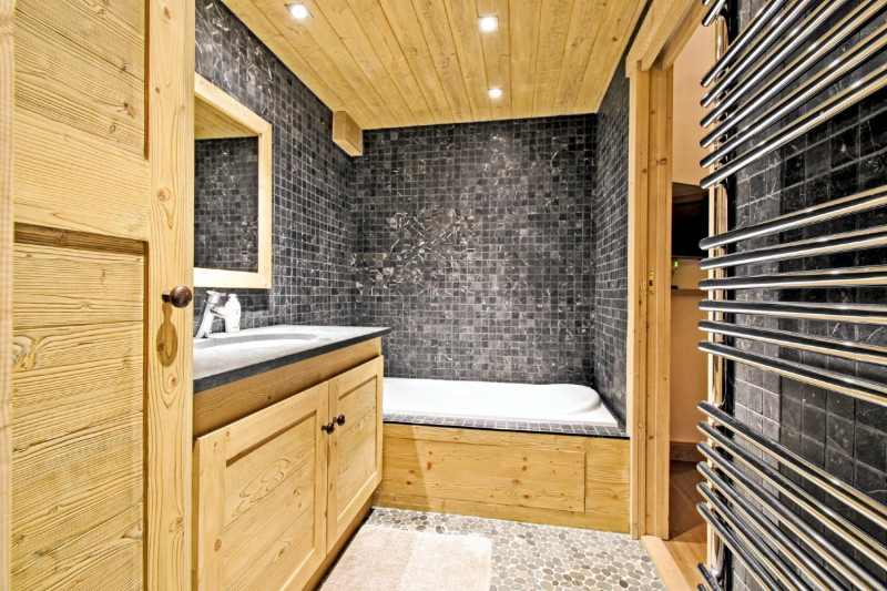 28d564c3-9f94-44c1-8ea4-7918b053d7c8-1451159