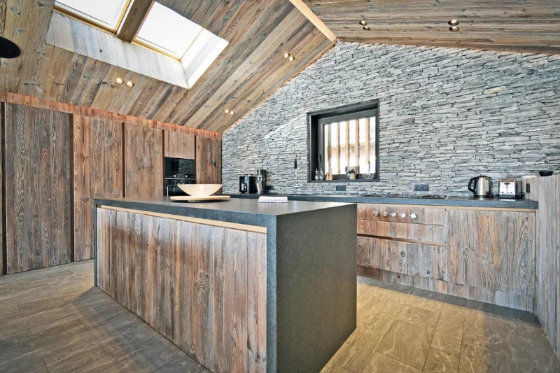 2d4909ba-05cf-4e7a-9923-2860305b4074-1451057