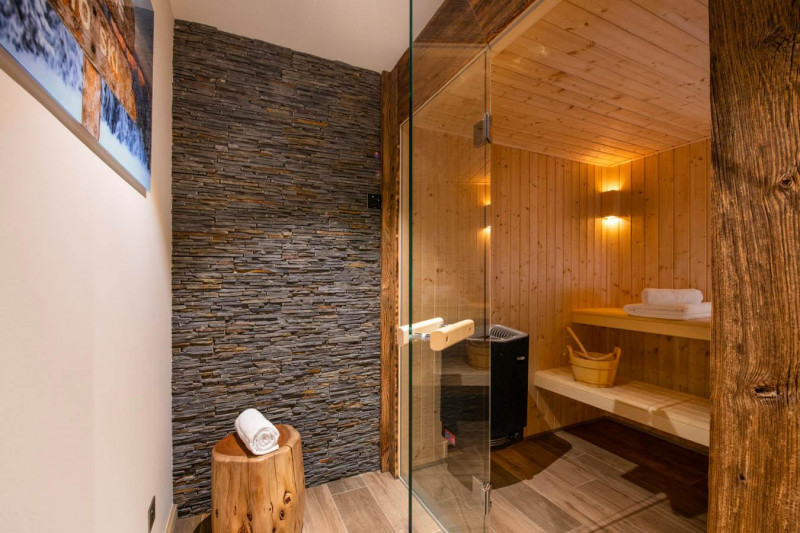 32pg-mammoth-lodge-d15-002-1147928