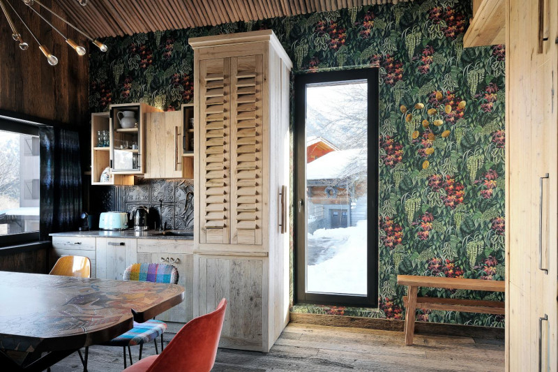 3fda8d40-2c47-4fd4-8426-7def3dd0498b-1451859