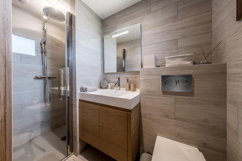 418c98b9-268c-4534-a8d1-7c8f93050c9a-1451340