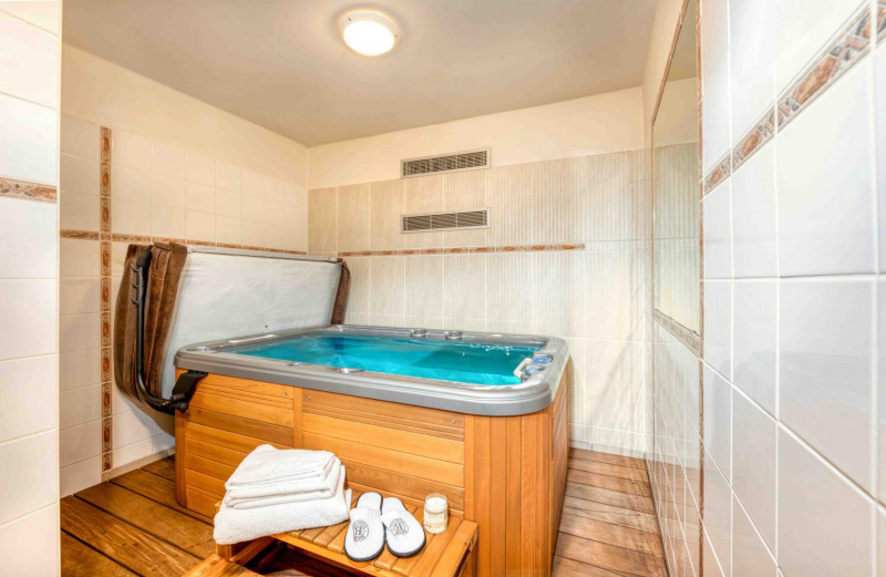 4eacfc0c-bf25-4e53-b05f-aeaaaf55e53f-1451545