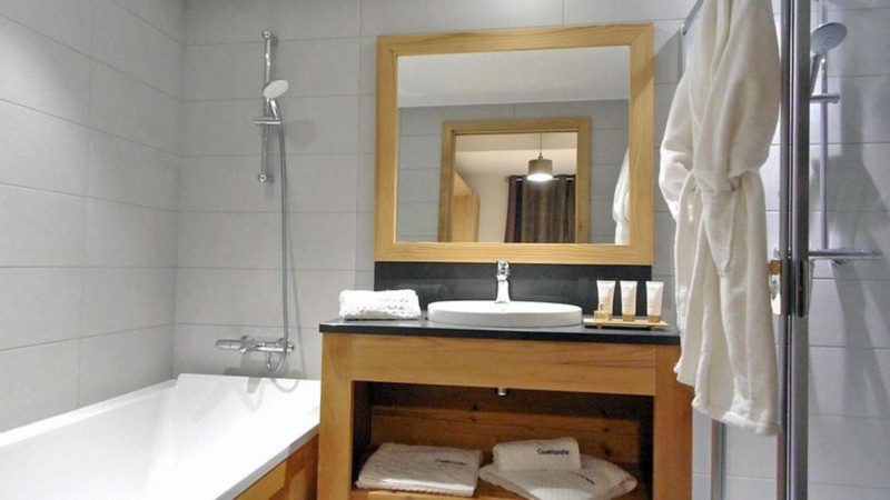 5946483-chalet-luna-bathroom-1267169