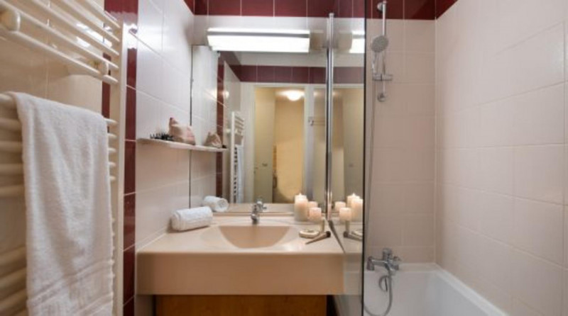 5978870-cheval-blanc-8-person-apartement-bathroom-1450300