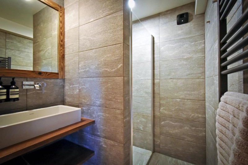 61fa44b0-5063-4e0a-a61f-b411e2a46f0a-1451052