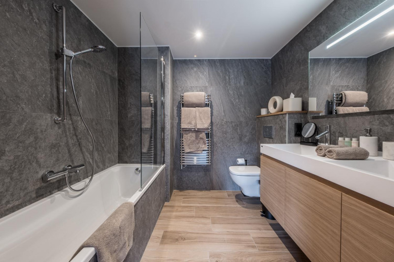 68fb539c-68ba-40d0-ba4c-732fc01c518f-1451576