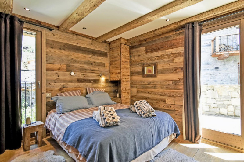 69dbf9cc-a4a8-444a-a002-0297ef82f93b-1451133