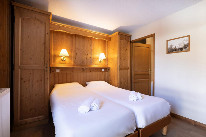 7-060-lesbalcons-apt357-10-12pers-c-reyboz-1462973