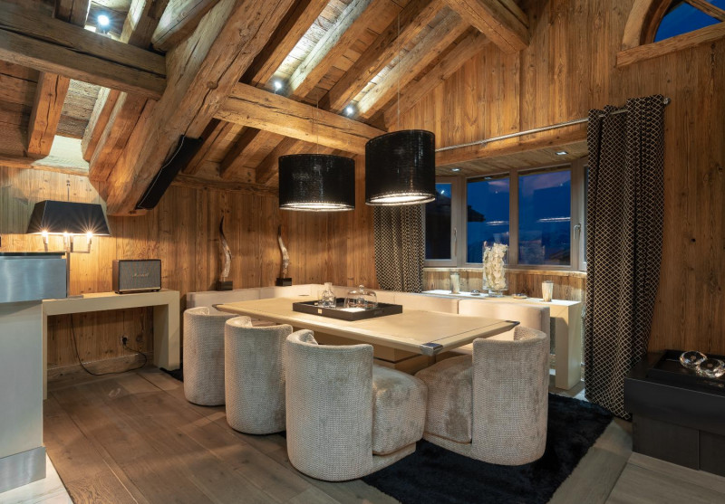 753f150b-ef8c-405c-98f7-8e869d12f562-1451932