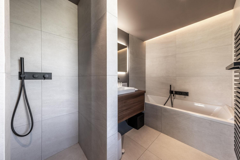 7575ae5c-c633-4f50-9281-5181a38f9362-1451368