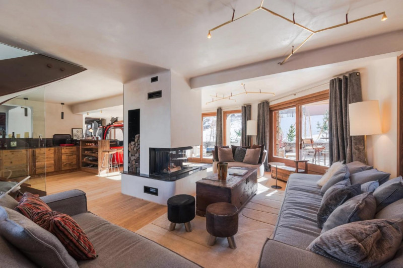 7aa3c5b0-6925-42f4-9c23-f0fe677c6e22-1267080