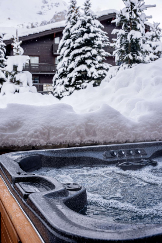 800x600-courchevel-steamboat-jaccuzi-exterieur-hiver-58299-1465855