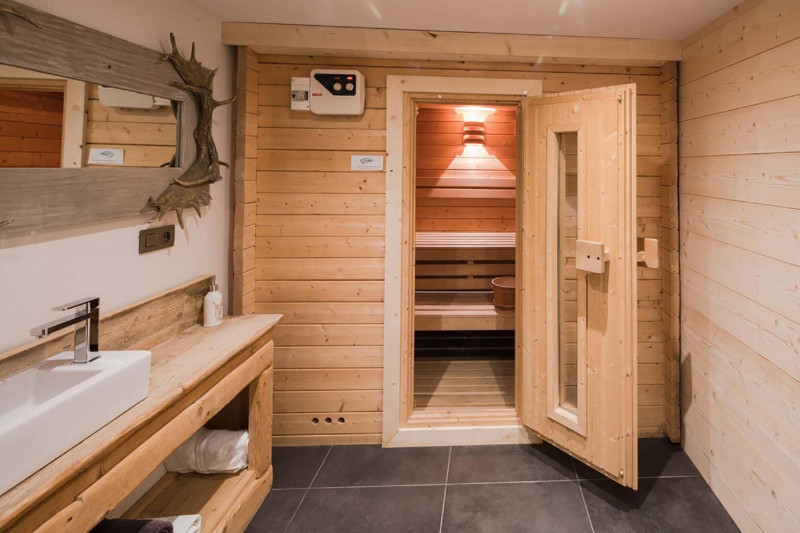 850b3598-de72-45ab-bcb6-cd50c4318c27-1450939