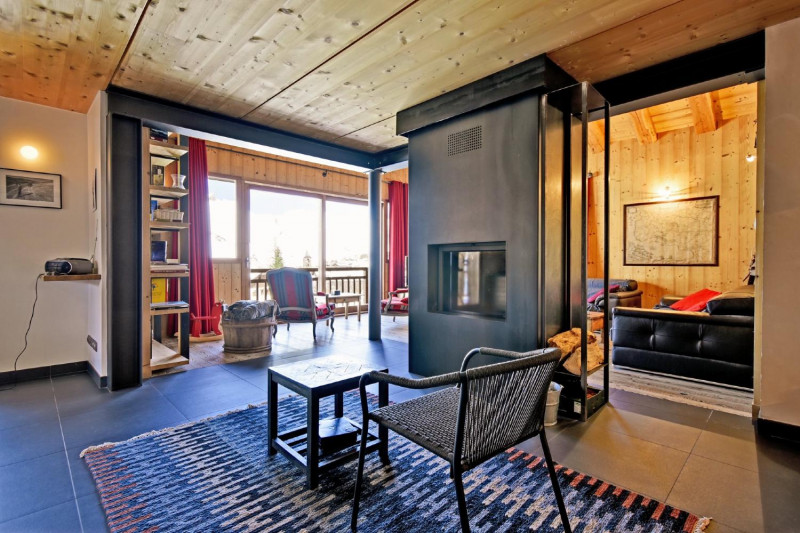 8a8cc50b-c766-4126-b6ac-e0d4bc3c9254-1451102