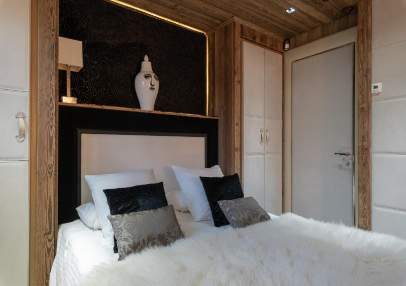 8b74fdc5-a0f8-4dcd-bfd8-171014893d97-1451924