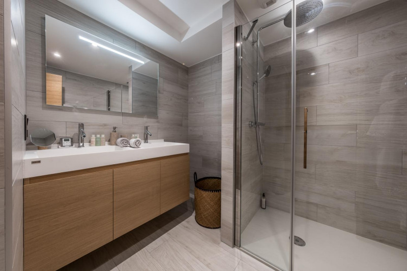 8f49f01c-3d9e-4dba-b3eb-2d03c96515d3-1451333