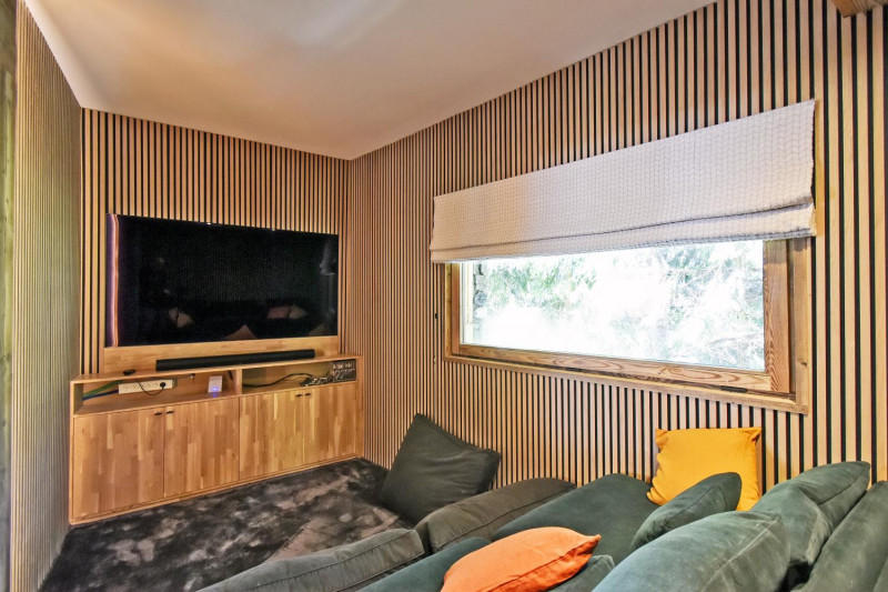 90489046-8cad-4716-bc0e-2229ad9c6c6b-1451001