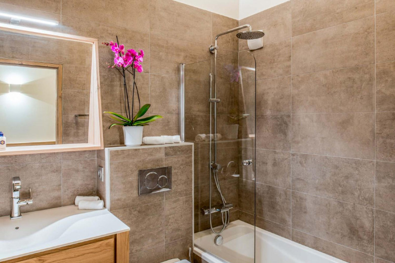 9mammoth-lodge-d1020-1147833