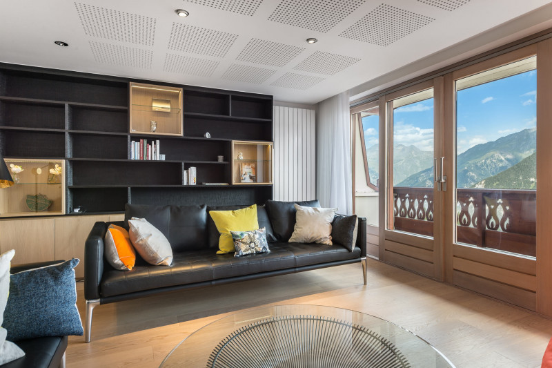 _lv_images__lot_0020020020_02_1449012