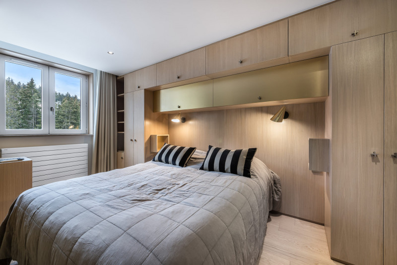 _lv_images__lot_0020020020_08_1449018