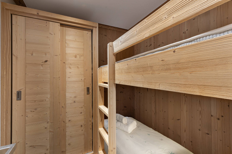 _lv_images__lot_0030990002_10_1444806