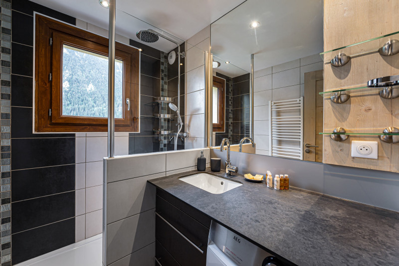 _lv_images__lot_0060510830_11_1445813