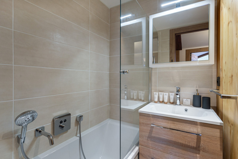 _lv_images__lot_0060510980_12_1445644