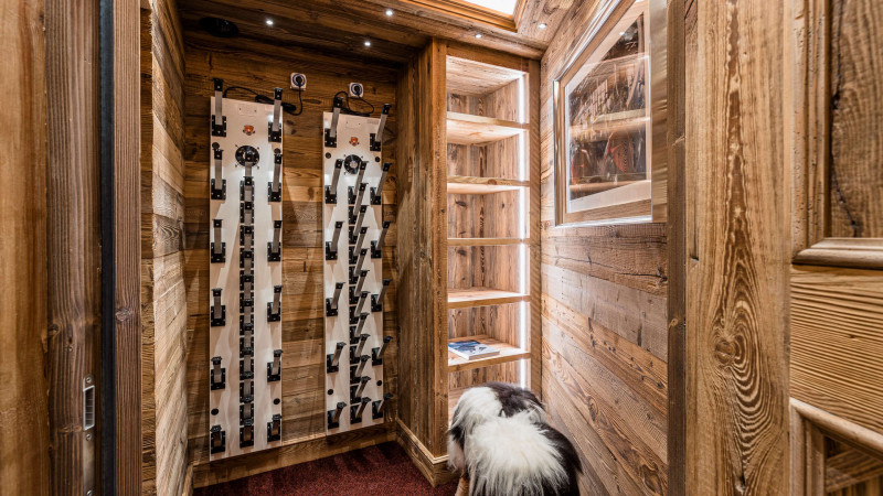 _lv_images__lot_0060511318_12_1448247