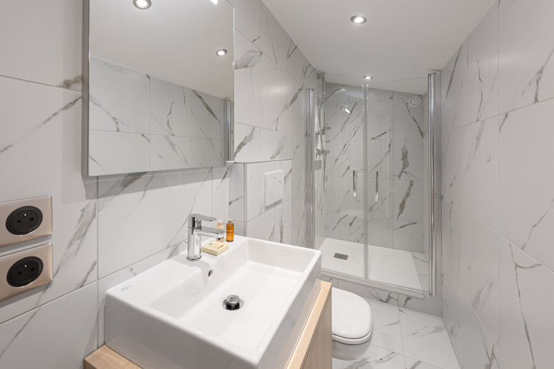 _lv_images__lot_0060511349_08_1448827