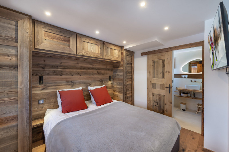 _lv_images__lot_0060511369_05_1448931