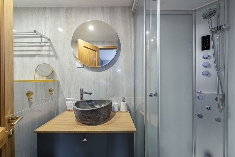 _lv_images__lot_0060511389_08_1444982